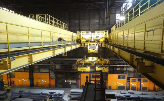 Nguồn cấp cho cần trục vận chuyển tấm trong nhà máy cán nóng của Thyssen Krupp