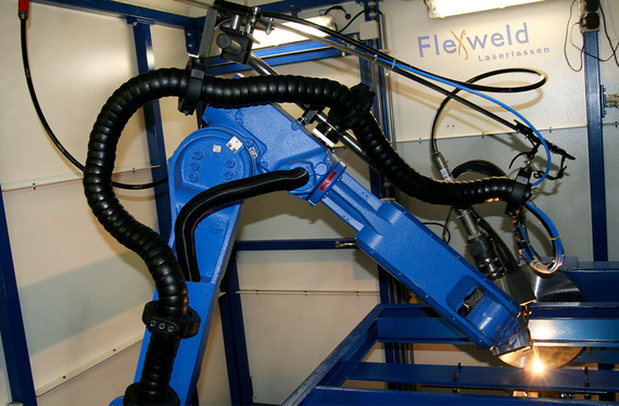 Robot hàn laser từ Flexweld với triflex R